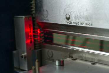 Modulated laser protection barrier for presses and bending machines